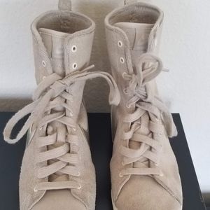 Nike sneaker color desert sand